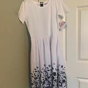 NWT Lularoe Amelia Dress - Large White Floral